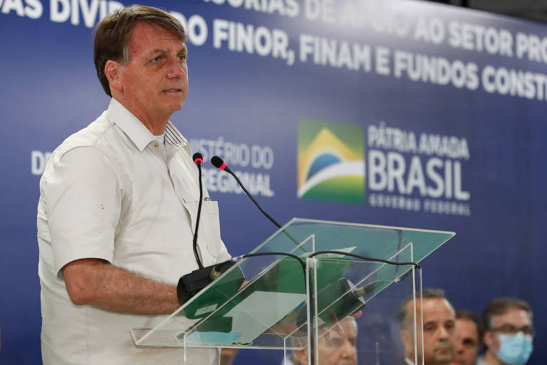 "Isso é um abuso o que está acontecendo. Uma forma de blindar a Covid é a vitamina D. Então, você pega sol. E ficam dando ordem, igual a esse do governador de São Paulo, que não têm como ser cumprida" (31.12.20).
