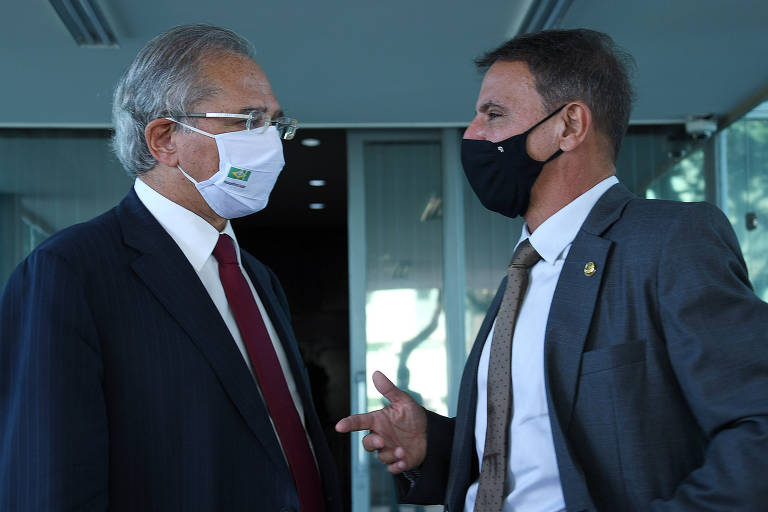 Ministro da Economia, Paulo Guedes, e o senador Márcio Bittar,  relator do projeto de Orçamento de 2021