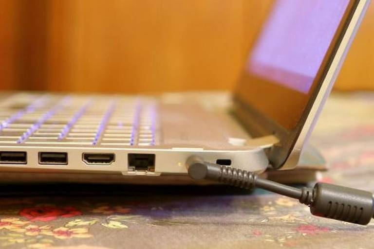 Forma de carregar o laptop pode alterar a vida útil da bateria: com mais gente trabalhando de casa e usando estes computadores o dia todo, é hora de sanar as dúvidas sobre como aumentar longevidade