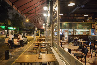 Bar do Genésio vazio, na Vila Madalena