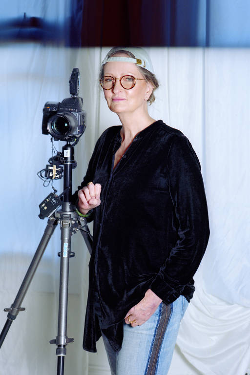 A fotógrafa Anne Geddes com sua câmera Hasselblad em Manhattan