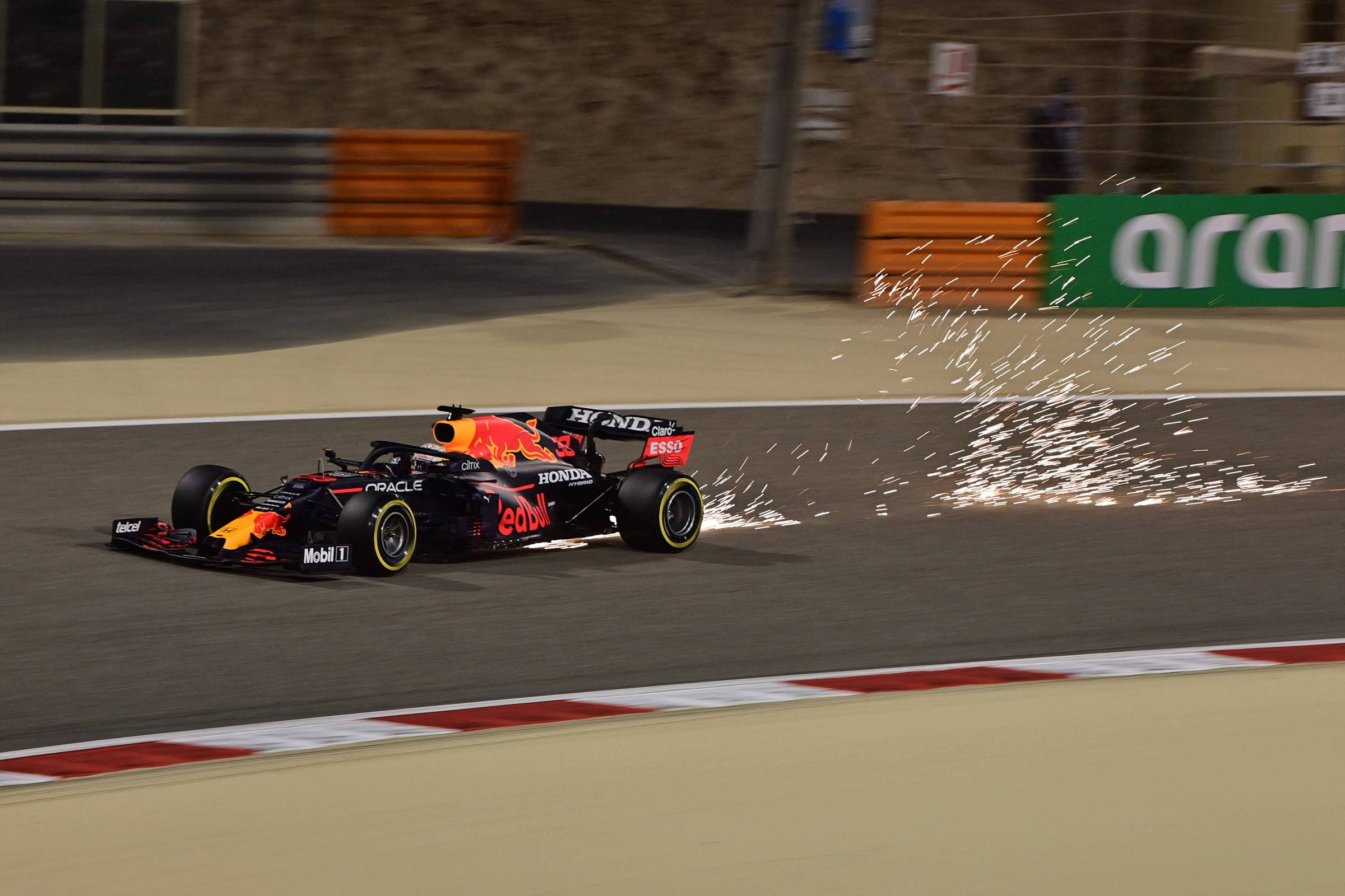 Verstappen supera Hamilton e larga na pole no GP do Bahrein de F1