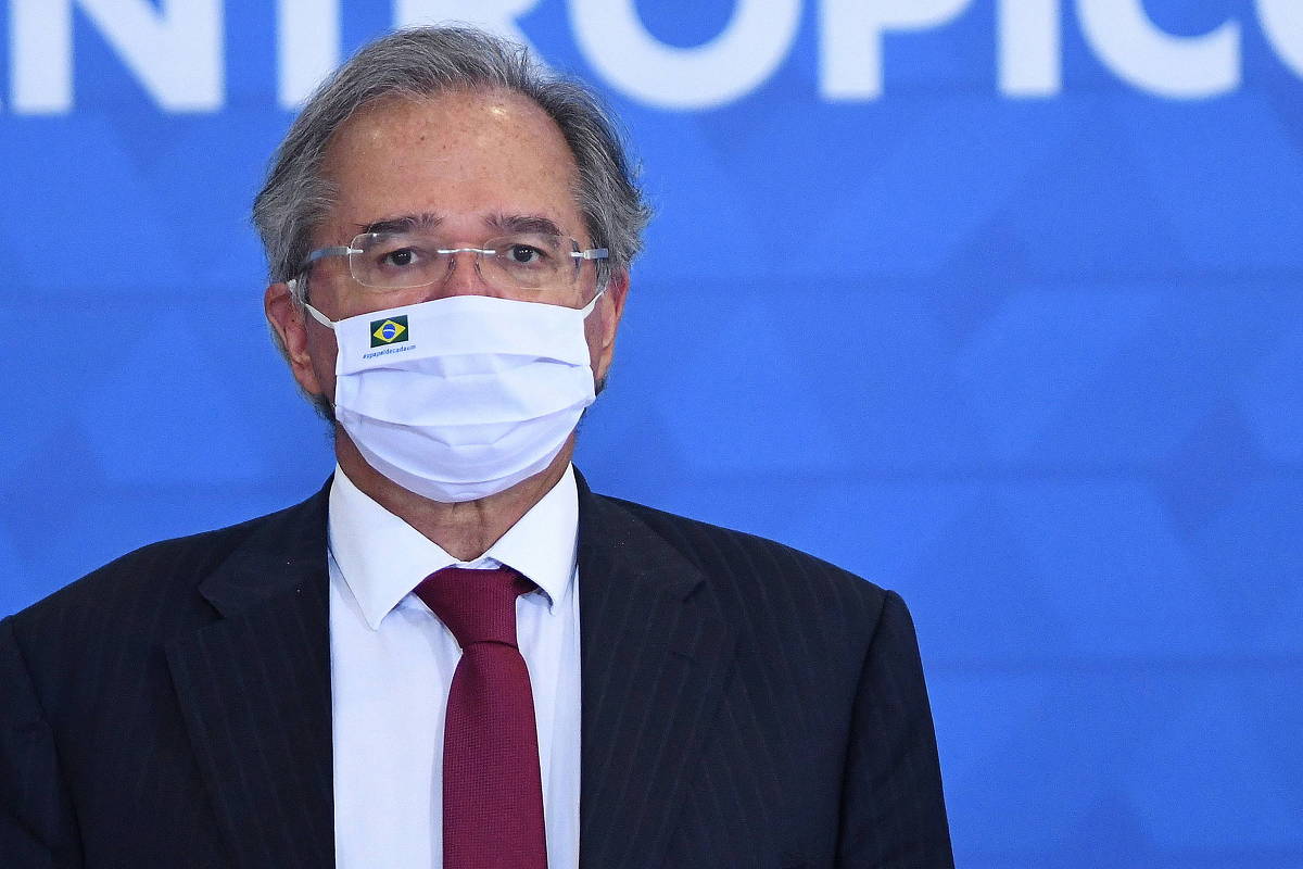 Fake: Paulo Guedes propôs corte de salário e aposentadorias