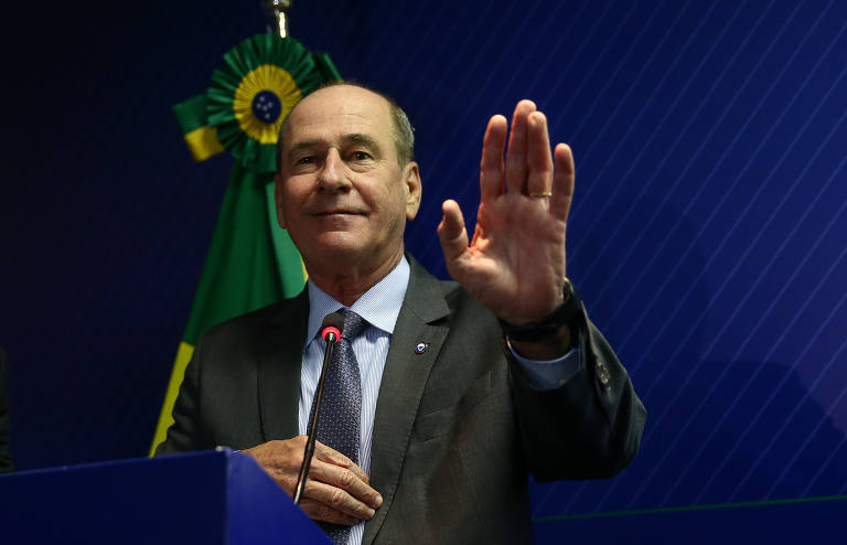  Ministro da Defesa, Fernando Azevedo e Silva, deixa governo Bolsonaro