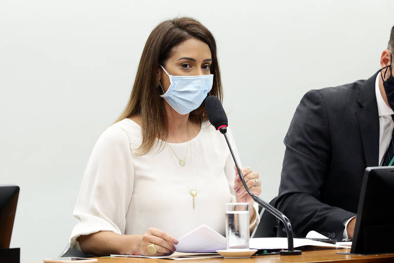 Flávia Arruda ameaça romper com Ibaneis e exige indicar o vice em 2022