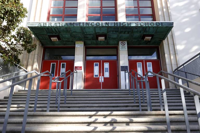 Desavenças sobre reabertura de escolas geram conflitos internos em San Francisco