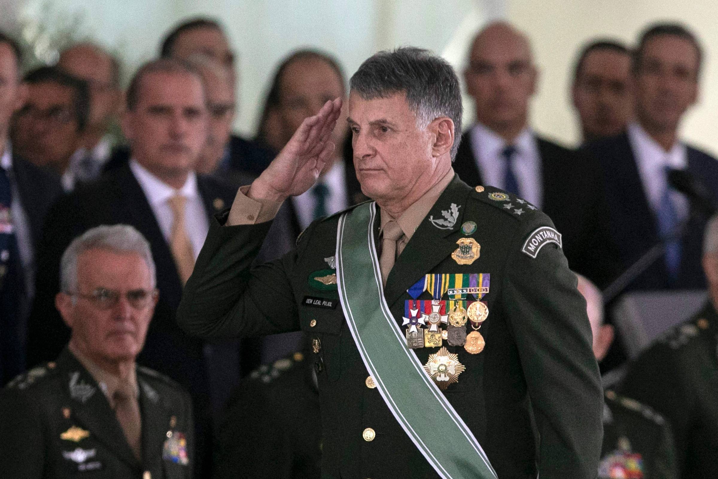 Correio do Brasil  Exército brasileiro amplia concentração de tropas