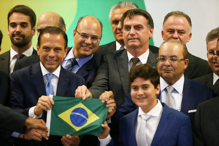 Já presidente eleito pelo PSL, Jair Bolsonaro participa de reunião do Fórum de Governadores. Ao seu lado os governadores eleitos João Dória (SP) e Wilson Wytzel (RJ), ambos apoiadores de Bolsonaro na campanha de 2018.