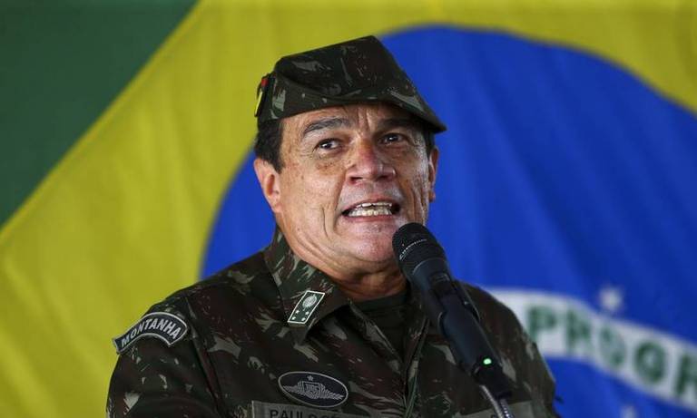 O general Paulo Sérgio Nogueira de Oliveira foi indicado por Bolsonaro para comandar o Exército. Ele já foi comandante Militar do Norte e era chefe do Departamento-Geral de Pessoal, responsável também pela saúde na corporação.

