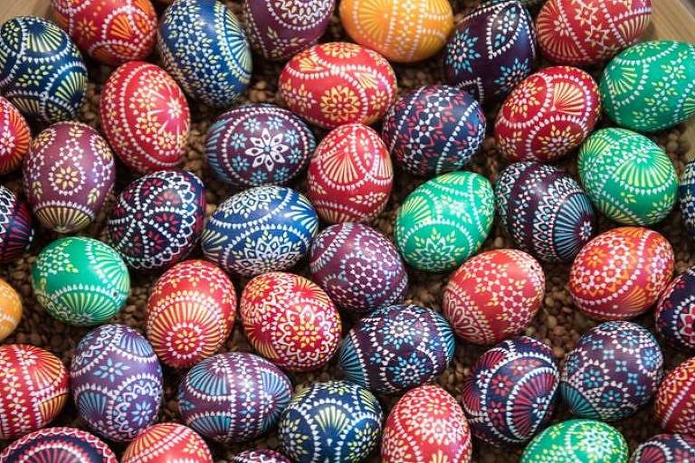 Páscoa: por que ovos e coelhos são símbolos da data?