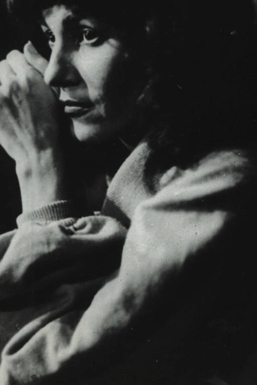 Ela começou a carreira aos 20 anos, no início da década de 1940, e participou de companhias históricas como o Teatro do Estudante e Comediantes antes de se tornar a primeira profissional do Teatro Brasileiro de Comédia, o TBC, em 1948