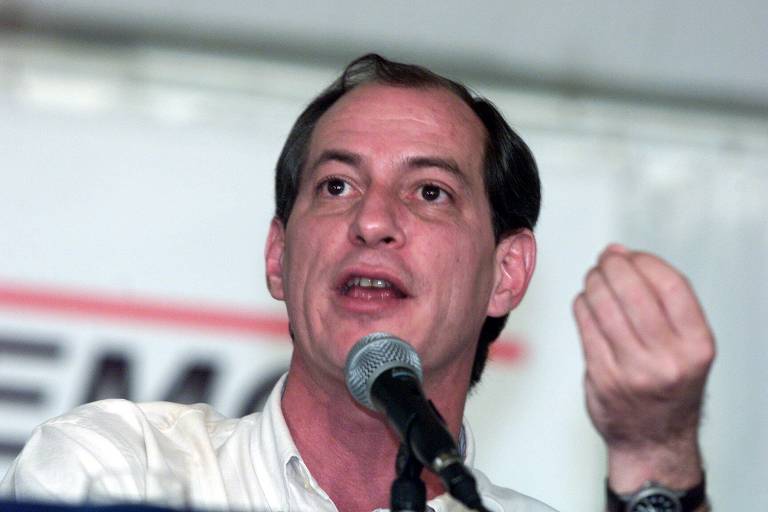 Eleições Presidenciais, 2002: o candidato da Frente Trabalhista (PPS-PTB-PDT) à Presidência da República, Ciro Gomes, durante reunião com empresários em Uberlândia (MG).