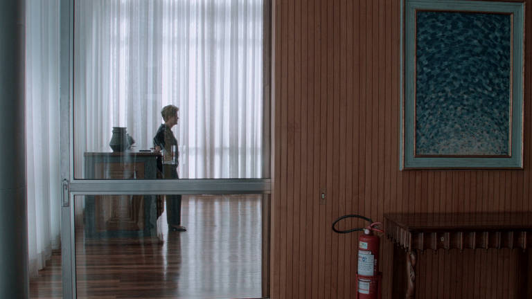 O filme mostra a grande movimentação no palácio, que a própria presidente apelidou, à época de "bunker da resistência"