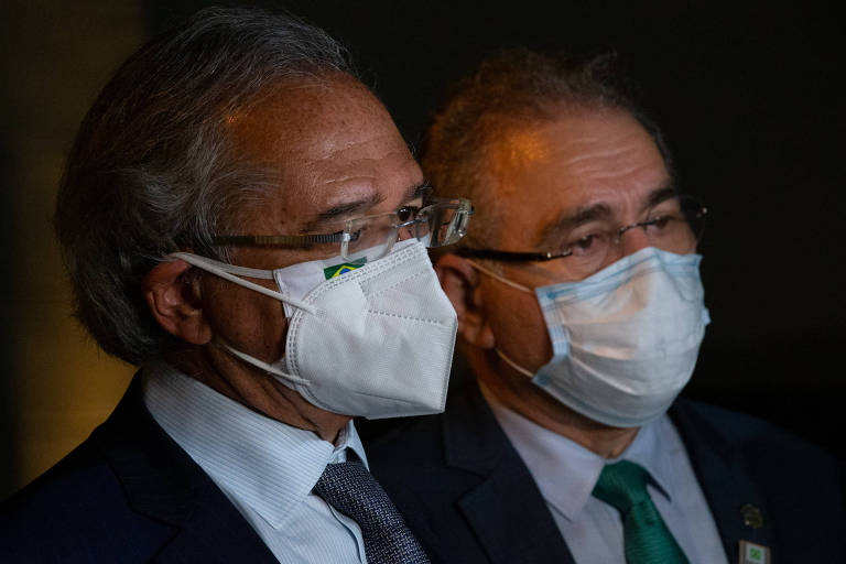 Ministros Paulo Guedes e Marcelo Queiroga, lado a lado.