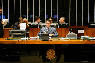Capitão Augusto preside sessão na Câmara dos Deputados