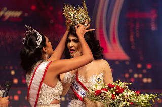 Reigning Mrs World Jurie, forcibly removes the Mrs Sri Lanka winner De Silva's crown in Colombo