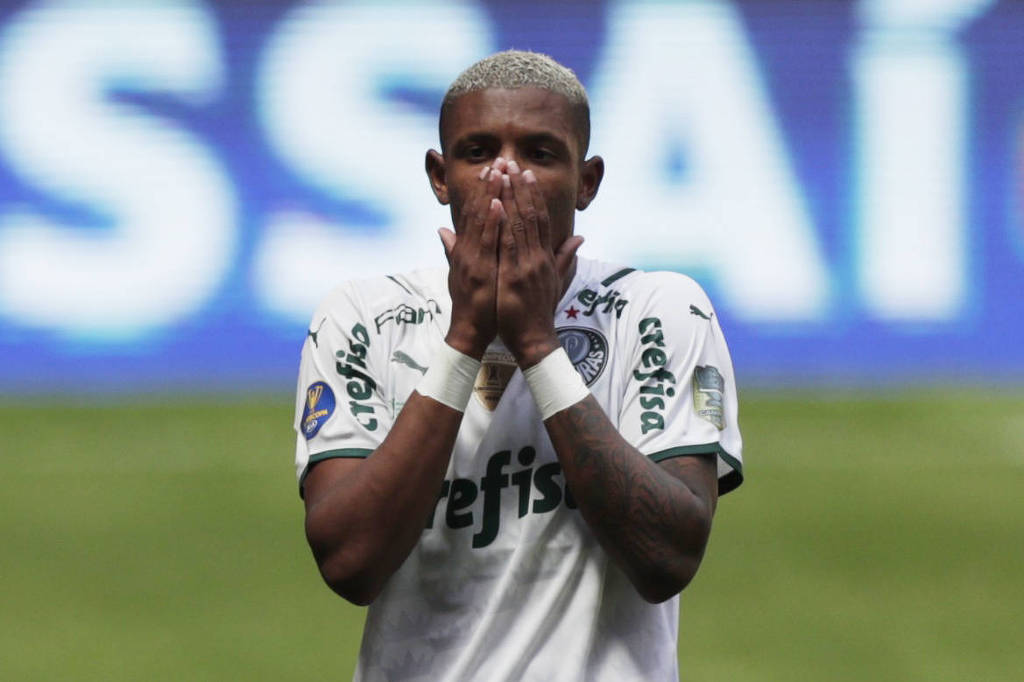 Herói da classificação do Palmeiras, Weverton pulou para o mesmo lado em  todos os pênaltis, palmeiras