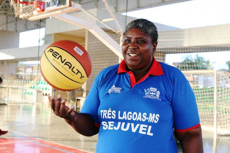Ruth Souza, campeã mundial de basquete pelo Brasil em 1994, morreu após complicações da Covid nesta terça-feira