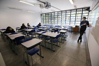 Vola às aulas presenciais na rede estadual de ensino, em São Paulo (SP)