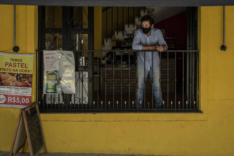Miguel Silva Correa, 48, é sócio de um restaurante em uma das ruas mais badaladas da Vila Madalena, mas apenas com as entregas por delivery, não consegue nem pagar as contas de aluguel, água e luz 