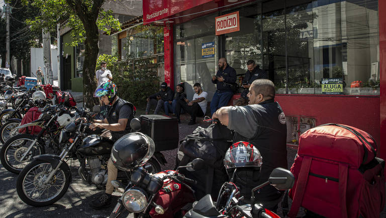 Conhecida por ser um dos bairros mais badalados da cidade, a Vila Madalena sofre uma visível transformação durante a fase mais restritiva de isolamento da pandemia; nas fotos, bares, lojas comerciais e restaurantes que fecharam as portas de vez nos últimos meses 
