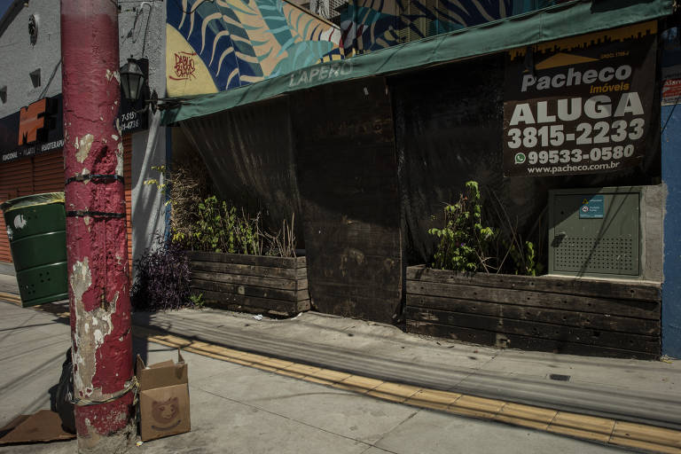Conhecida por ser um dos bairros mais badalados da cidade, a Vila Madalena sofre uma visível transformação durante a fase mais restritiva de isolamento da pandemia; nas fotos, bares, lojas comerciais e restaurantes que fecharam as portas de vez nos últimos meses 
