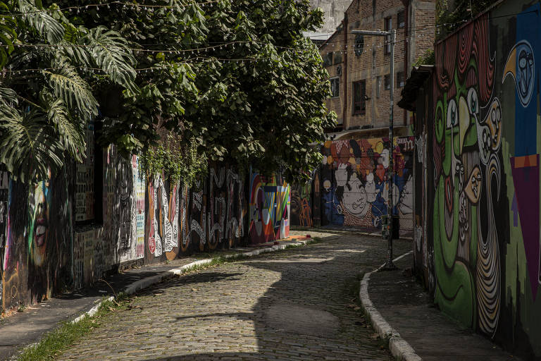 Beco do Batman vazio, o que é bastante incomum para um dos pontos turísticos mais conhecidos da cidade