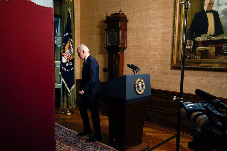 O presidente dos EUA, Joe Biden, após falar com jornalistas na Casa Branca