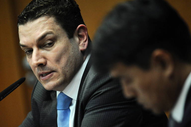 Conversa de Bolsonaro com Moraes gera preocupação na PF sobre inquéritos que miram presidente