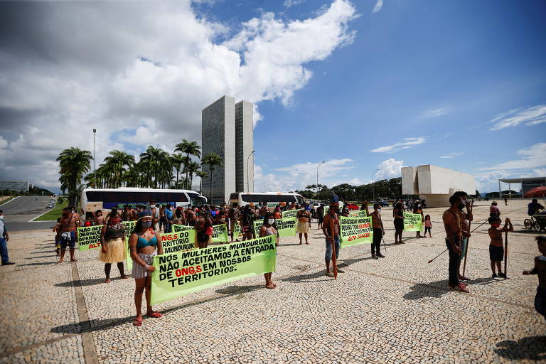 Dia do Índio com protesto em Brasília e Gabriel Medina na Austrália; veja imagens de hoje