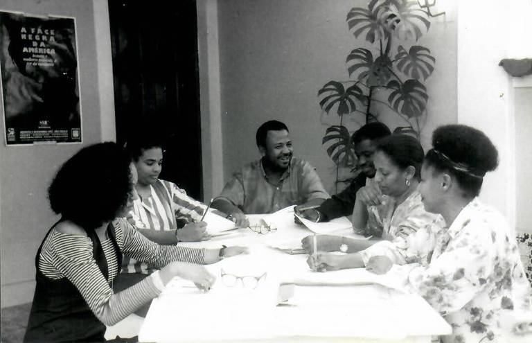 Cida Bento (à esq.) e Hédio Silva Jr. (ao centro) durante encontro da primeira equipe do Ceert em 1990 em São Paulo