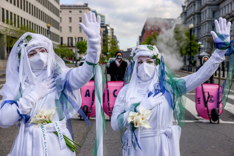 Grupo protesta contra plano contra o aquecimento global de Joe Biden