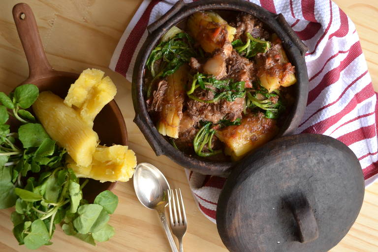 Rabada com mandioca e agrião