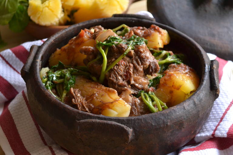 Rabada com mandioca e agrião