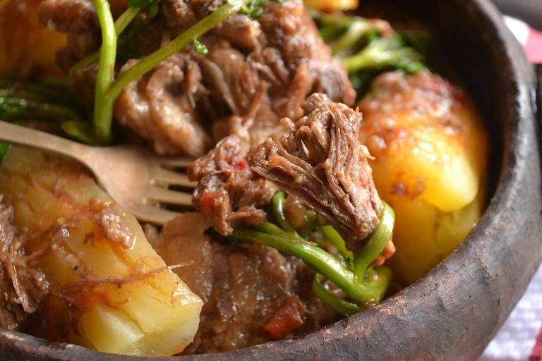 Rabada com mandioca e agrião