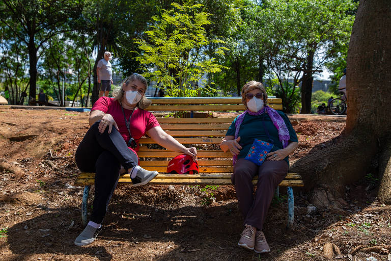 Vaneide Moreira Melo, 77 e Márcia Melo, 47, no Parque das Bicicletas, em SP