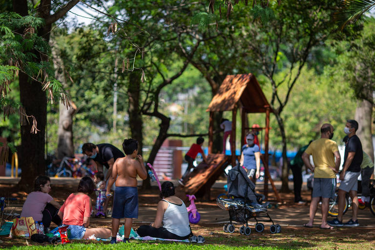 População volta a frequentar parques de SP após reabertura no fim de semana