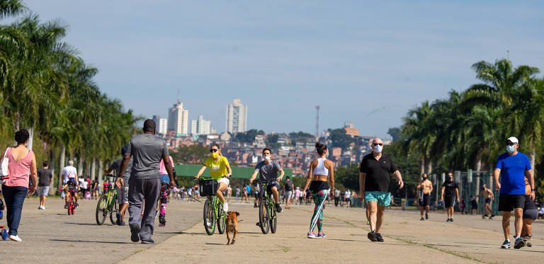 Movimentação no Parque Villa-Lobos após a reabertura das áreas de lazer públicas e privadas da cidade de São Paulo