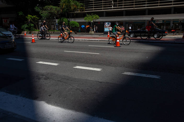 Movimentação na avenida Paulista no domingo (25)