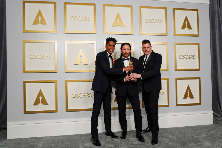 Jon Batiste, Trent Reznor e Atticus Ross receberam o prêmio de Melhor Trilha Original, por Soul