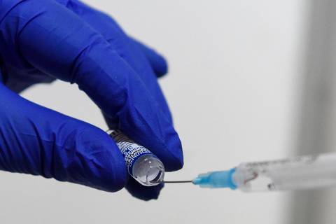 Brasil não conseguirá domar pandemia só com vacina, diz OMS - 09/04/2021 - Equilíbrio e Saúde - Folha