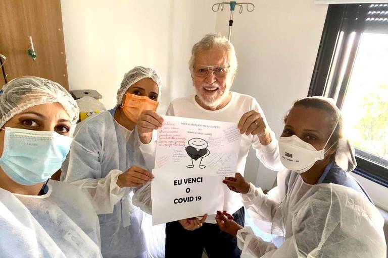'Nós vencemos. Vencemos porque vocês oraram muito por mim. Pelas centenas de mensagens de amigos, por ter uma equipe médica que cuidou de mim com muito amor, uma equipe de enfermagem que cuidou com muito amor', disse Carlos Alberto de Nóbrega, que ficou internado de 20 de fevereiro a 2 de março deste ano