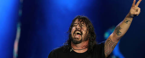 FILE PHOTO: Dave Grohl of Foo Fighters band performs during the Rock in Rio Music Festival in Rio de Janeiro, Brazil September 29, 2019. REUTERS/Pilar Olivares/File Photo ORG XMIT: FW1