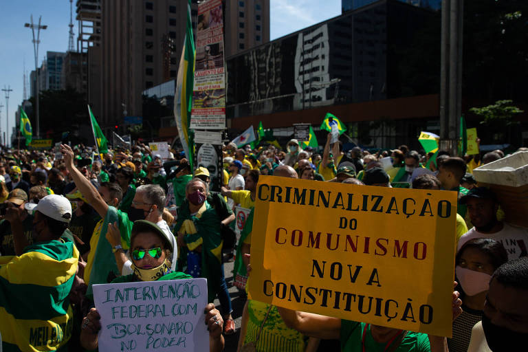 Protesto de apoiadores do governo Bolsonaro em frente à Fiesp, na avenida Paulista, em São Paulo