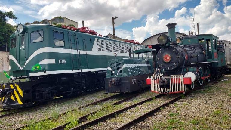 Locomotiva/trem tipo Maria fumaça fabricada pela Bachma