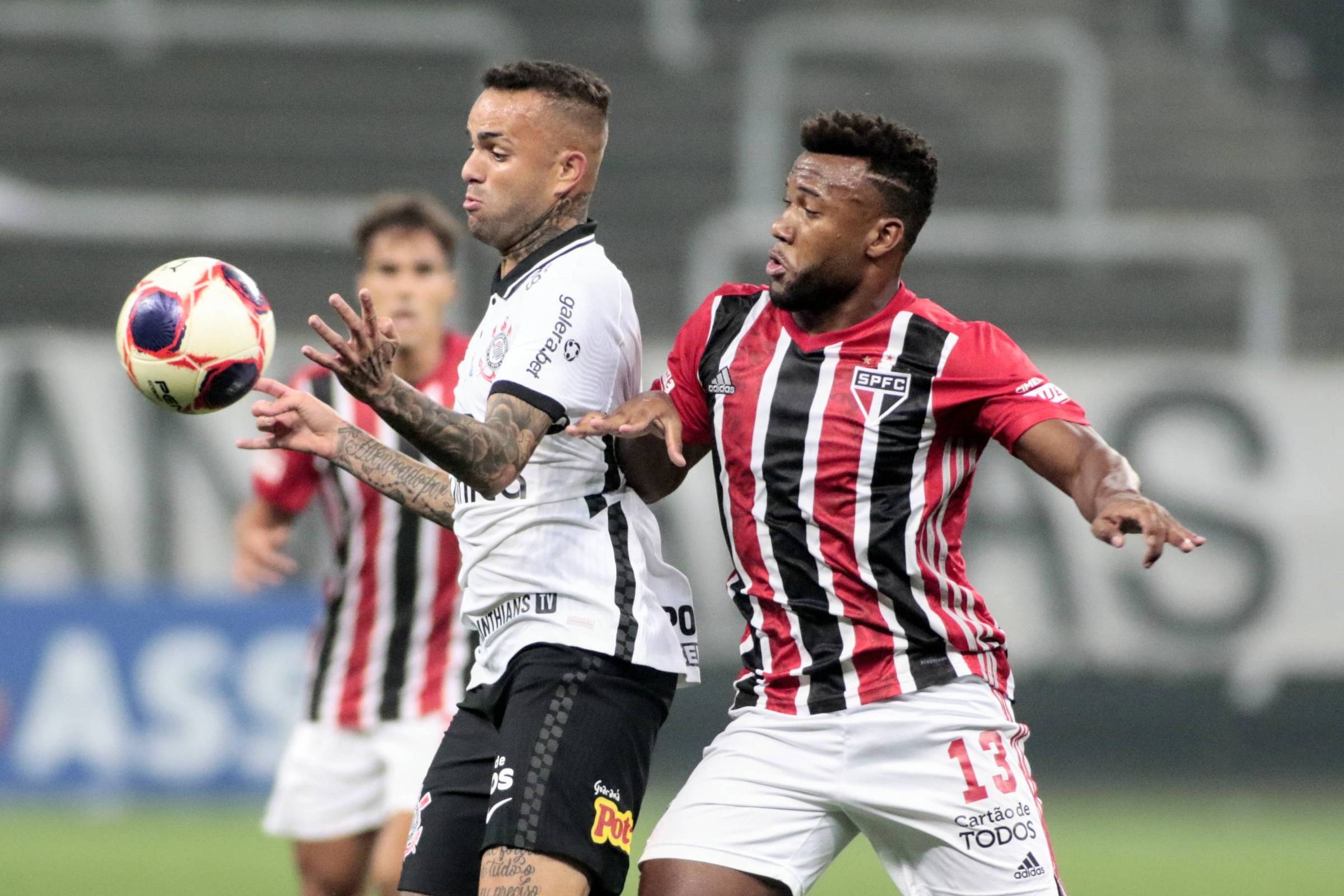 Mosquito marca no último minuto e Corinthians arranca empate com