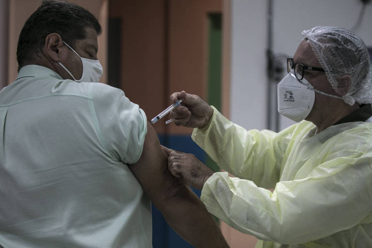 Baixa adesão à vacina da gripe leva SP a realizar 'Dia D' de imunização neste sábado (15)