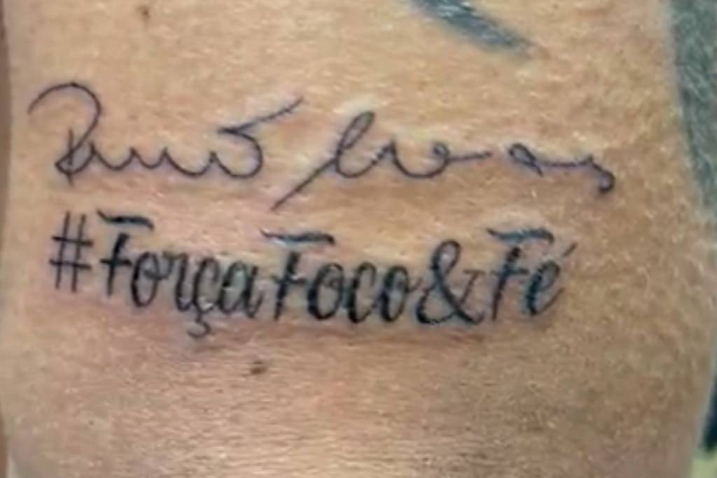 Fiz tatuagem para salvar minha vida' - BBC News Brasil