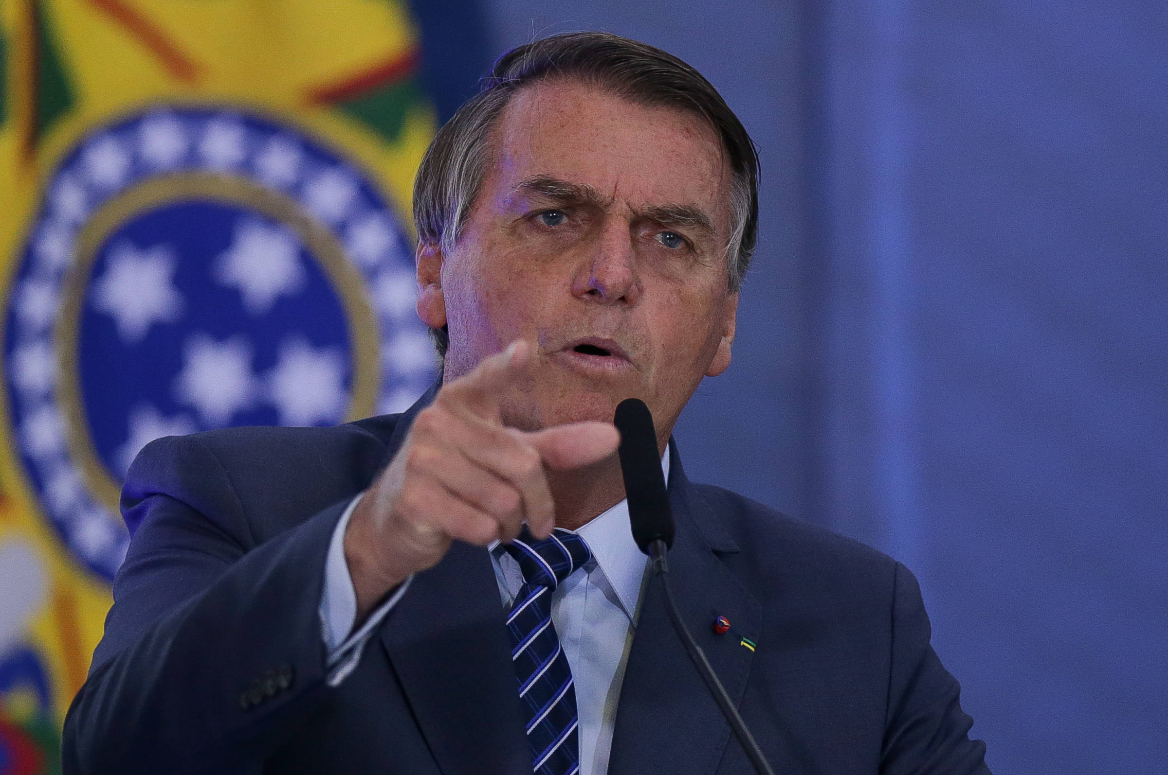 Maioria acha Bolsonaro desonesto, autoritário e pouco inteligente, diz  Datafolha