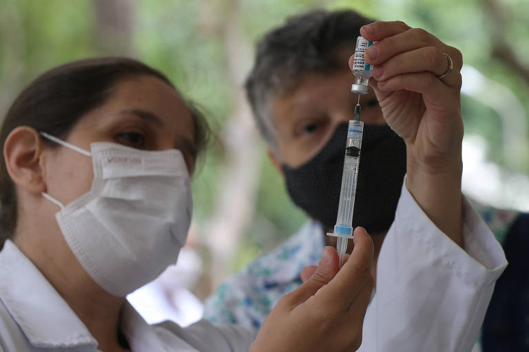 Vacinação contra o novo coronavírus na zona leste de São Paulo